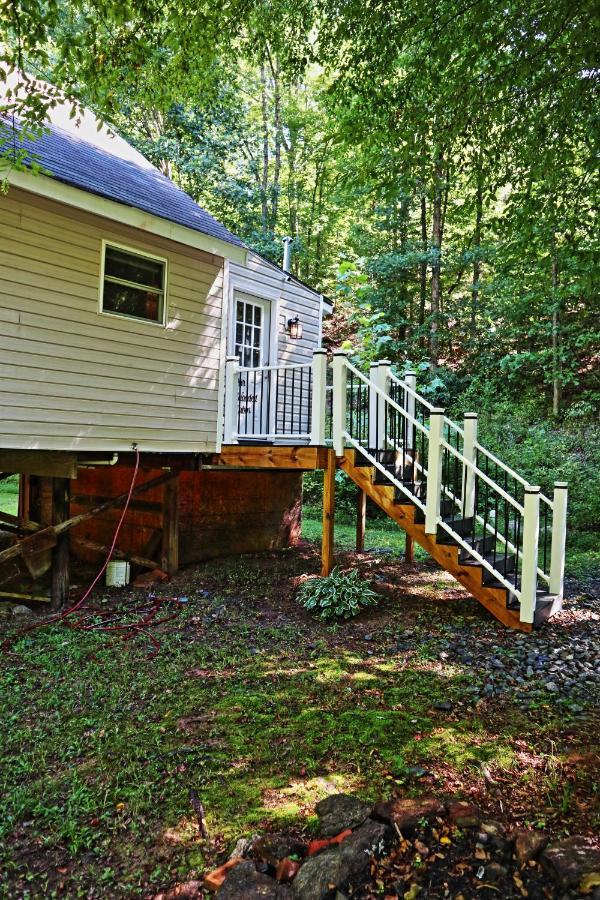Our Private Wooded Cabin Chatham Buitenkant foto