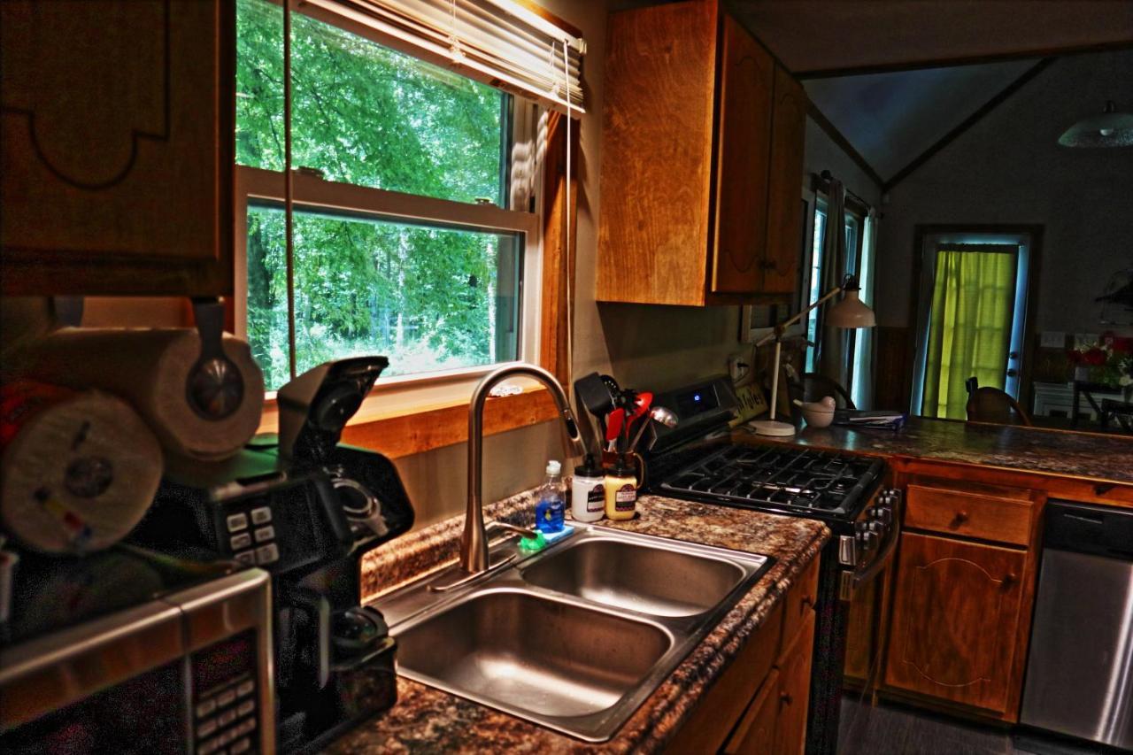 Our Private Wooded Cabin Chatham Buitenkant foto