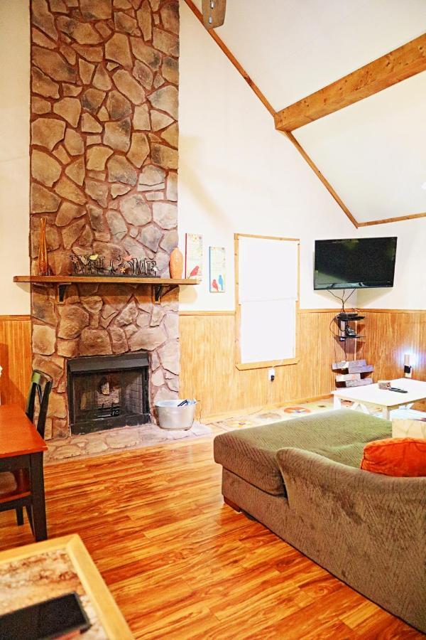 Our Private Wooded Cabin Chatham Buitenkant foto